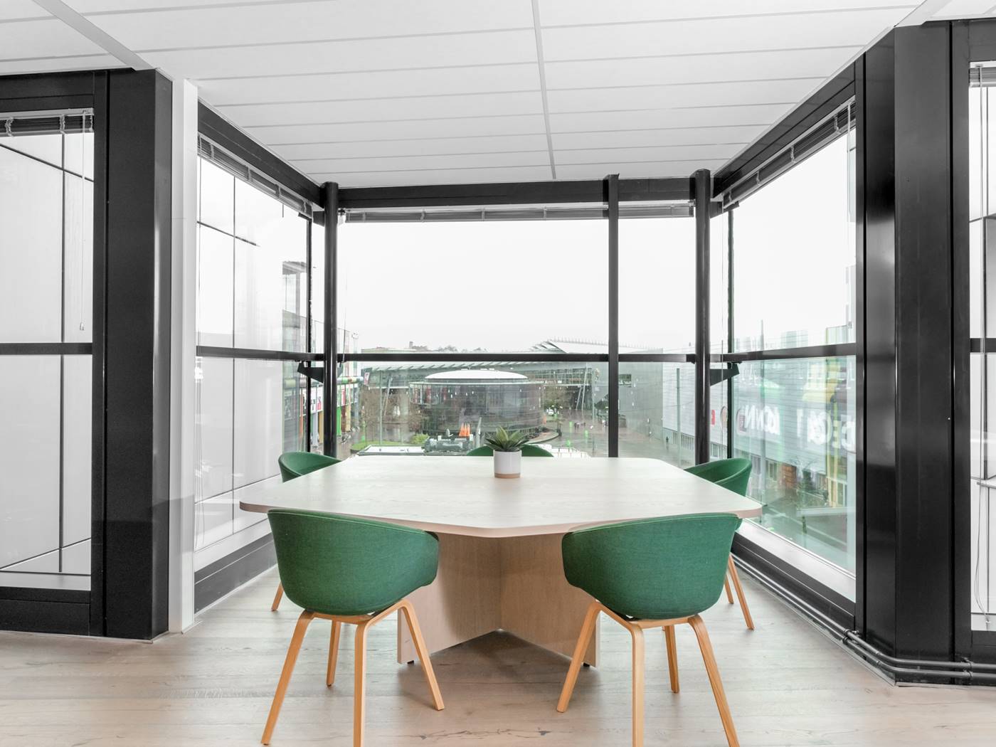 Văn phòng trọn gói Regus L'Mak Signature, Quận 3, TP.HCM - Vlook.vn