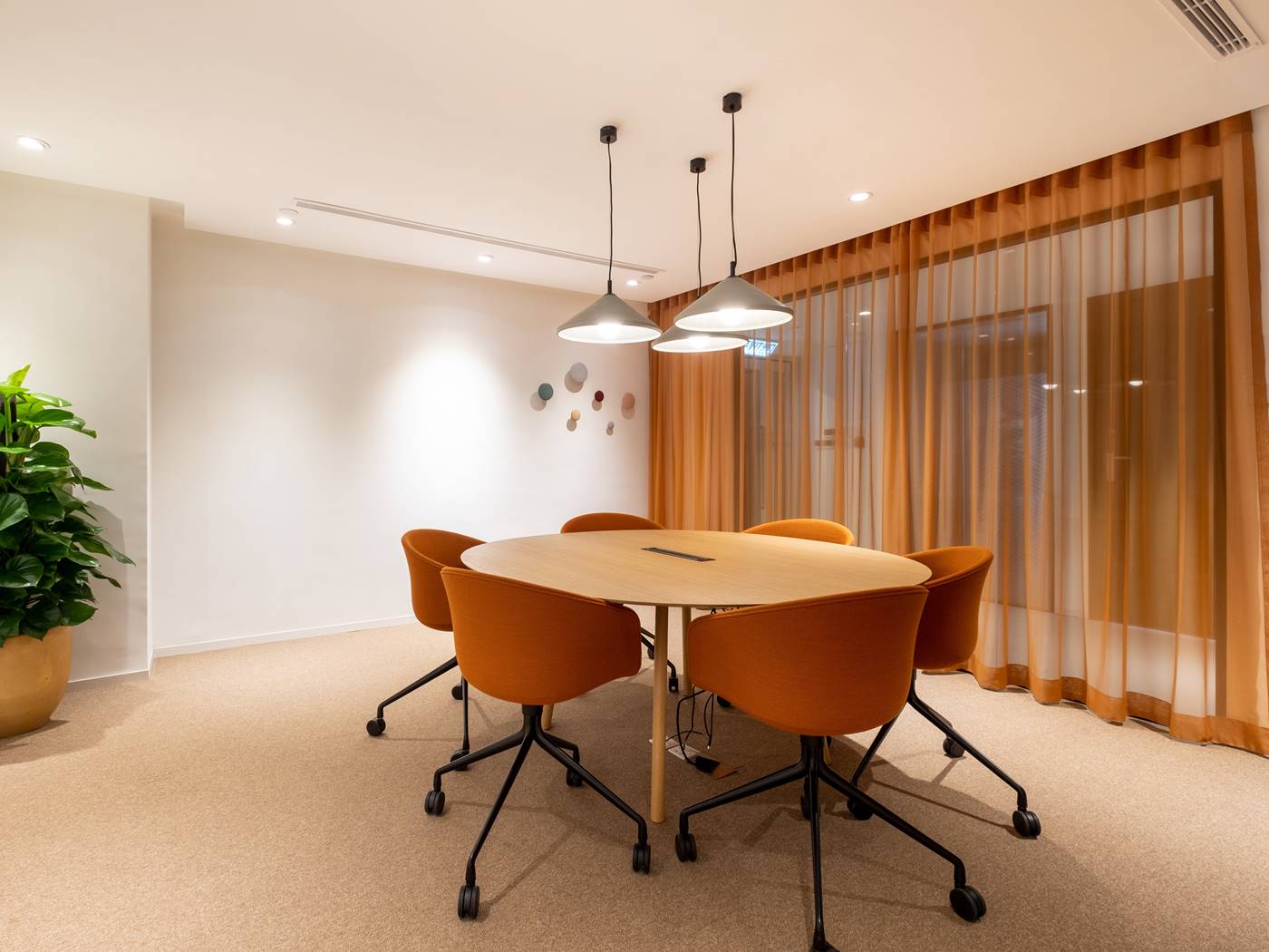 Văn phòng trọn gói Regus L'Mak Signature, Quận 3, TP.HCM - Vlook.vn