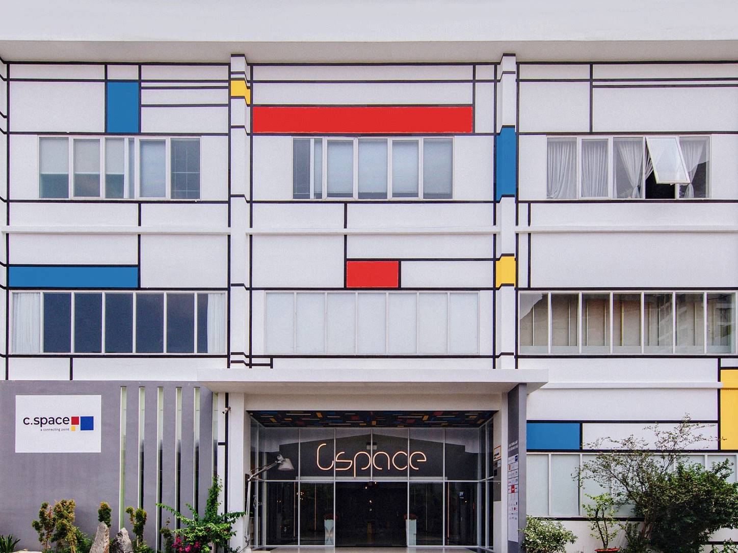 Văn phòng trọn gói Designer Hub • C-Space, 12-13 đường N1, Khu Thương Mại Nam, P. Tân Thuận Đông, Quận 7 - vlook