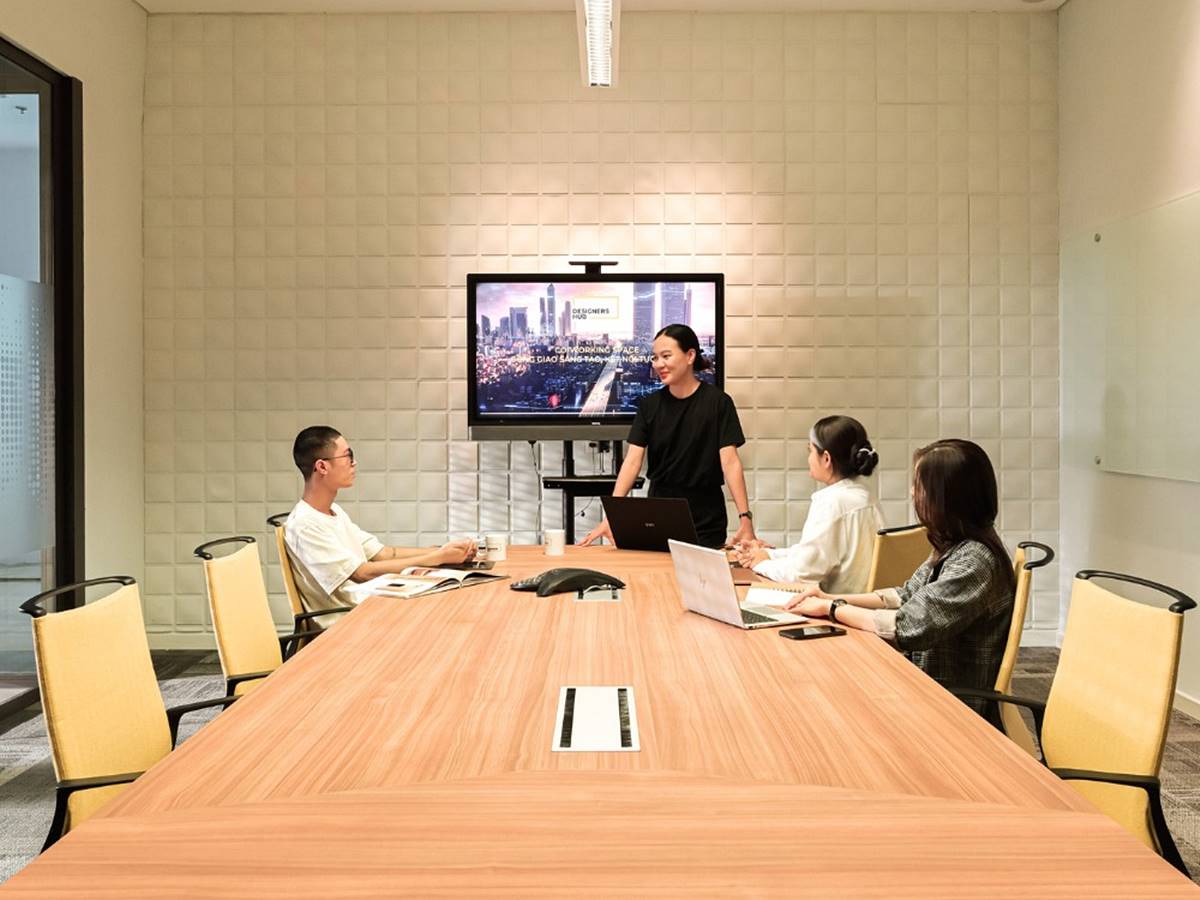 Văn phòng trọn gói Designer Hub • C-Space, 12-13 đường N1, Khu Thương Mại Nam, P. Tân Thuận Đông, Quận 7 - vlook
