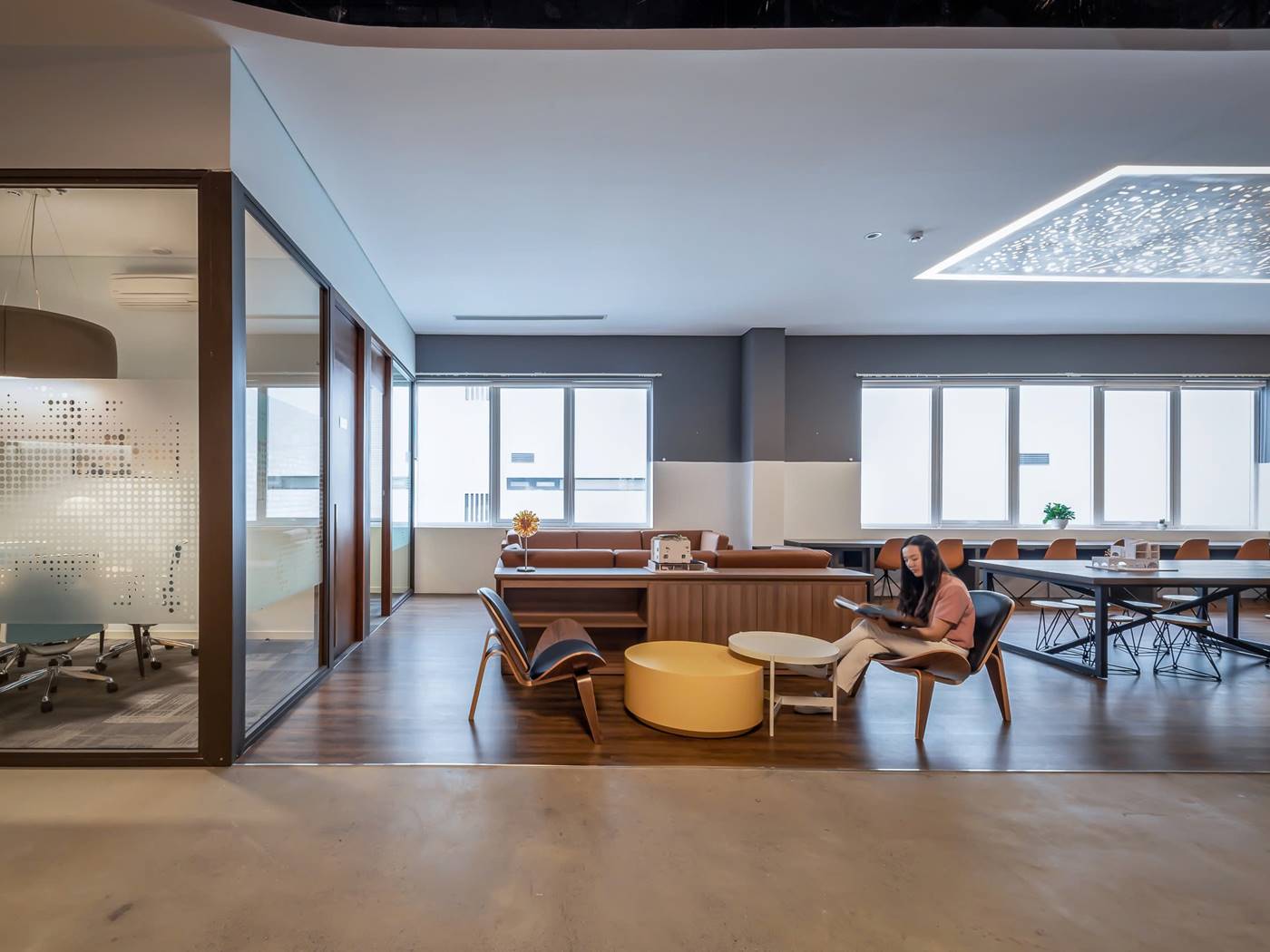 Văn phòng trọn gói Designer Hub • C-Space, 12-13 đường N1, Khu Thương Mại Nam, P. Tân Thuận Đông, Quận 7 - vlook