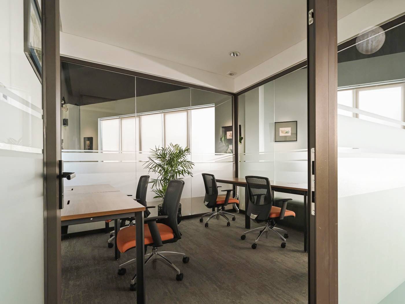 Văn phòng trọn gói Designer Hub • C-Space, 12-13 đường N1, Khu Thương Mại Nam, P. Tân Thuận Đông, Quận 7 - vlook